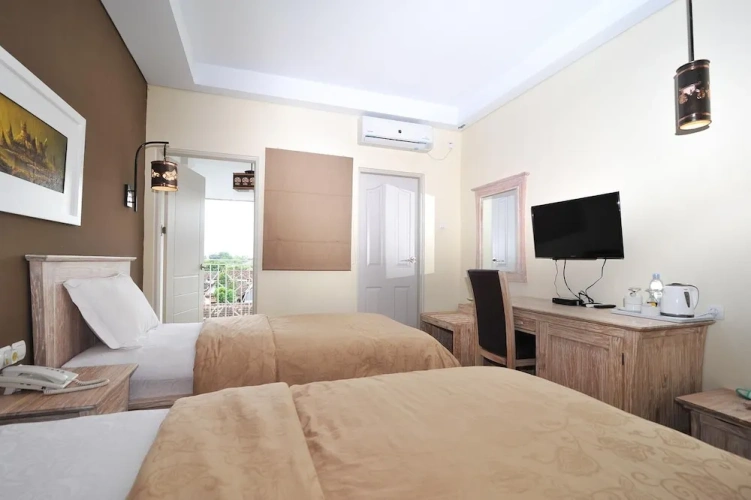 Standard Twin room with balcony and with courtyard view