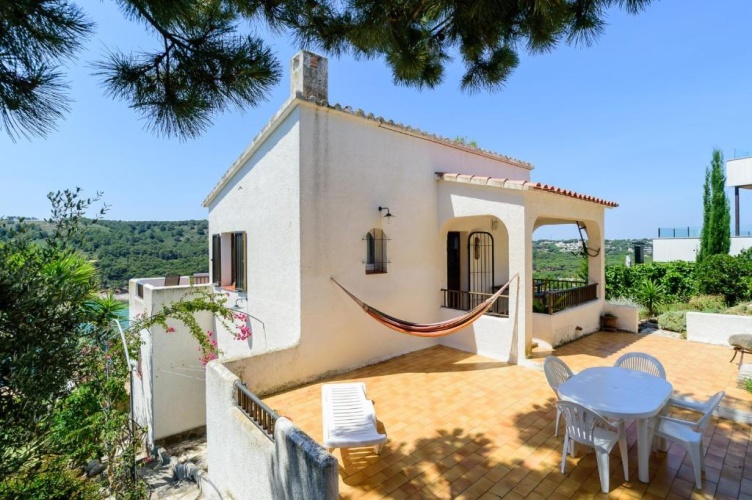 3 Bedrooms Cottage