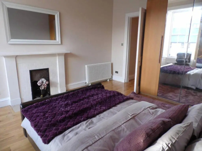 WEST END - Stunning, spacious, 3 bedroom, main door flat with private parking