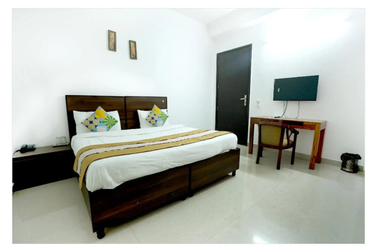 OYO Flagship 70002 Gupta Residency