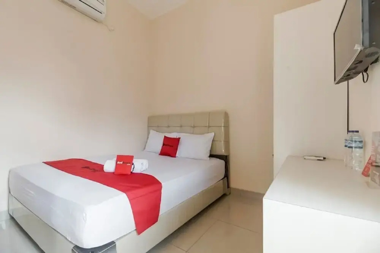 Fabel Homestay by RedDoorz