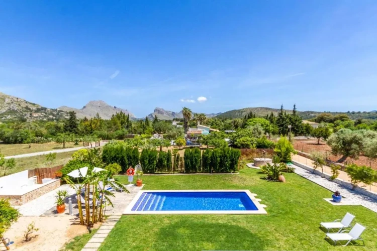 4 Bedrooms Villa