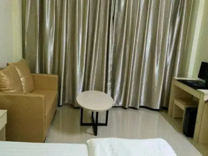 Baoting Huanghuali Hotel