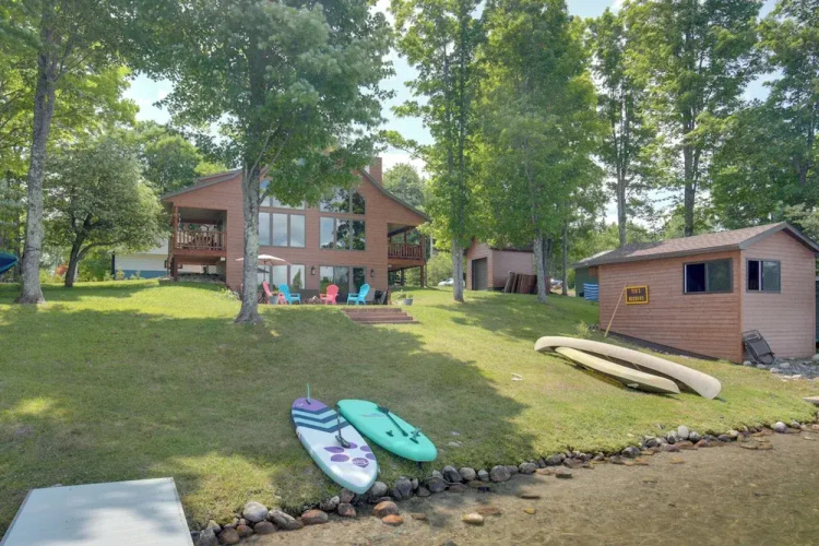 Lakefront Cottage in Iron River: 3 Mi to Skiing!