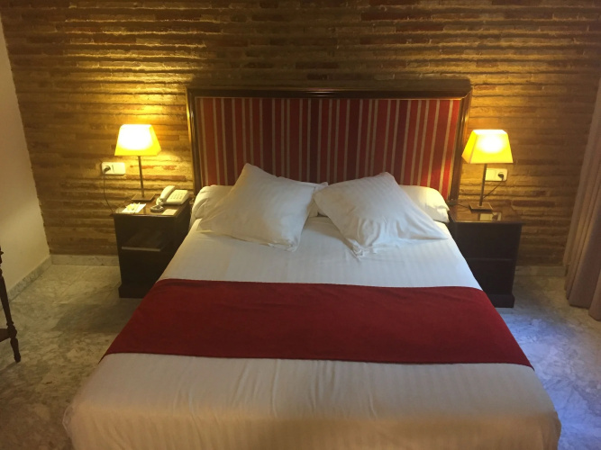 Ad Hoc Monumental Hotel