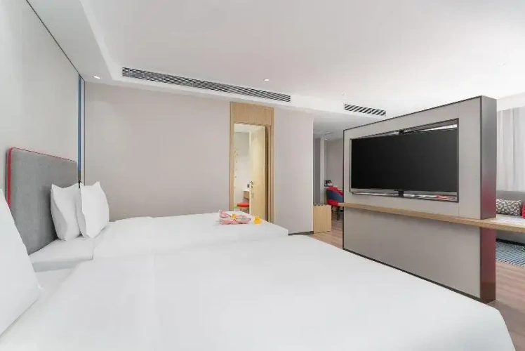 Quadruple Suite