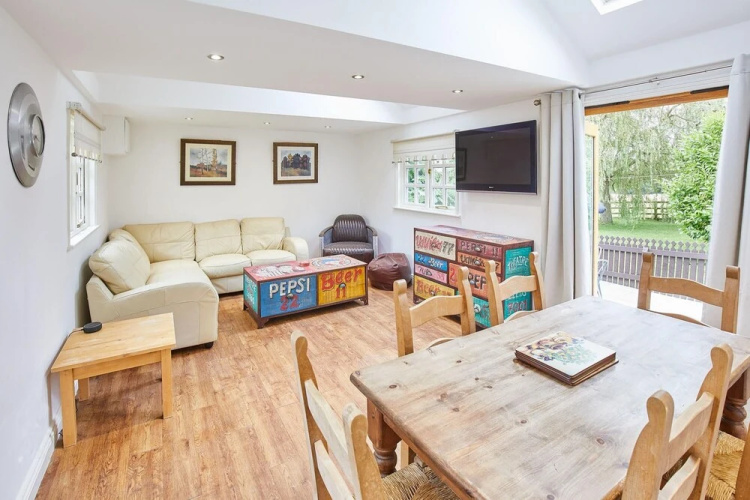 Host Stay Willow Lodge