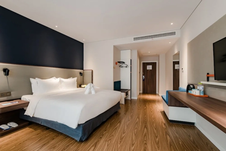 Standard Double room with city view