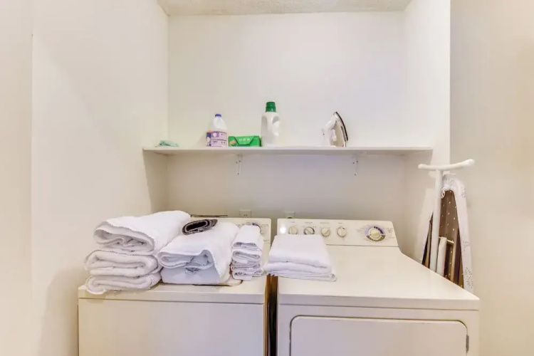 Charming Seneca Home - 3 Mi to Memorial Stadium!