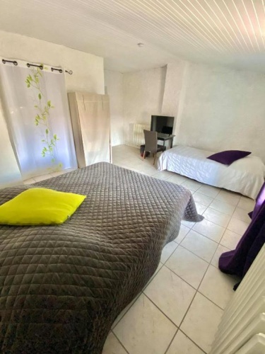 Standard Triple room