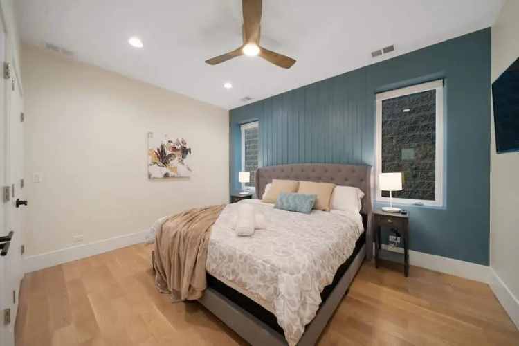 New 3 Bed by United Center w Parking Balcony
