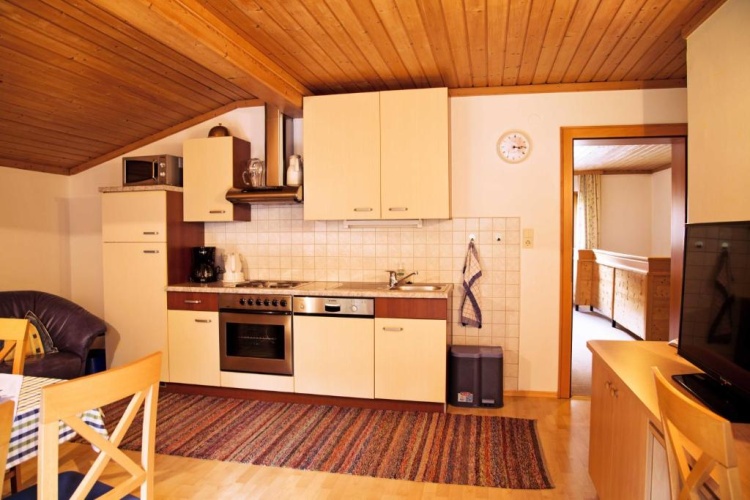 5 Bedrooms Apartment