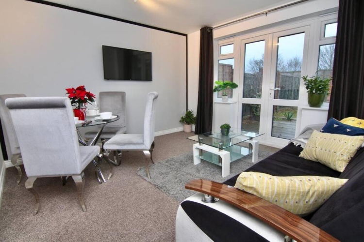 2 Bedrooms Cottage