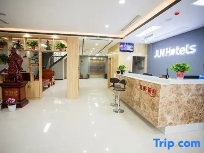 Junyi Chain Hotel (Heze Development Zone Shanghai Road)