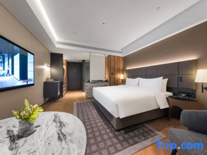 Deluxe Double room with city view