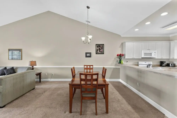 Magnolia Pointe Luster Leaf 4895-403