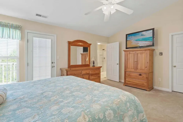 Creekside Getaway Stay for 8