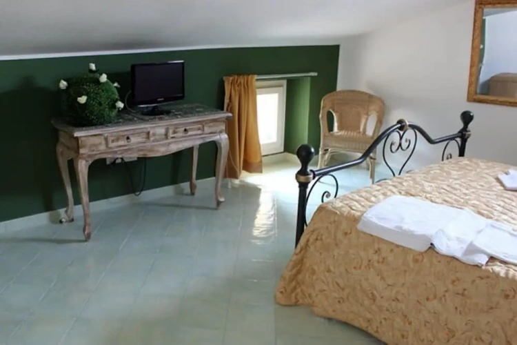 Economy Quadruple room with mountain view