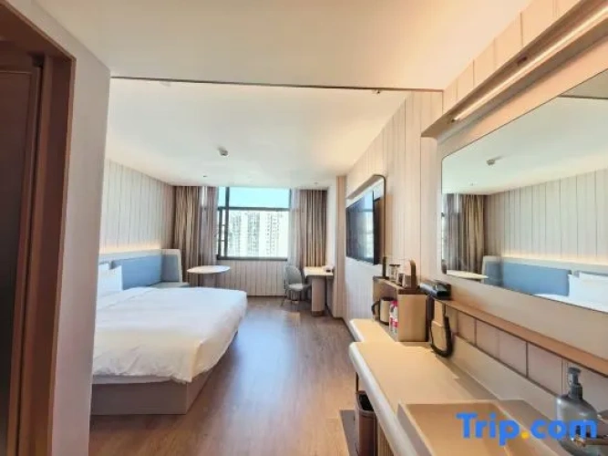Standard Double room with city view