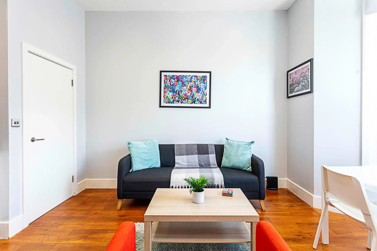 Refurbished St.johns Hill Apartment