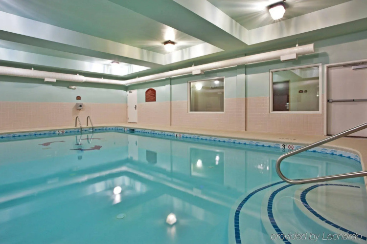 Holiday Inn Express Hotel & Suites Commerce-Tanger Outlets