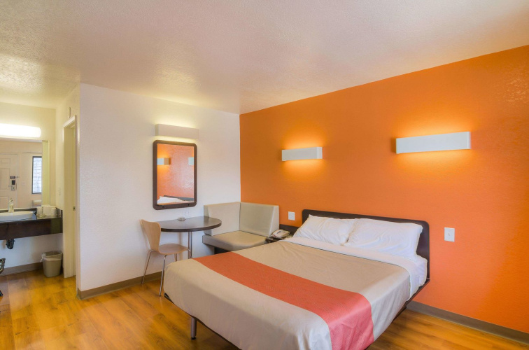 Motel 6 Simi Valley, CA