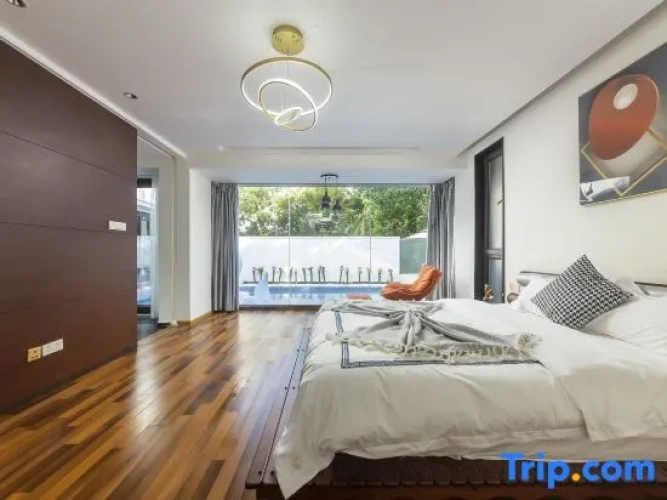 5 Bedrooms Luxury Villa