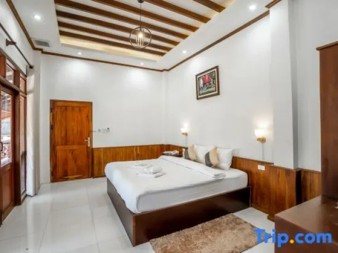 Standard Double room with street view