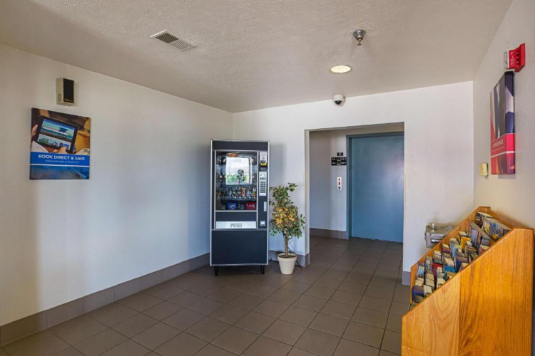 Motel 6 Omaha - IAT West