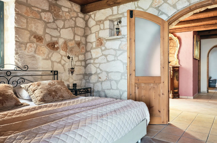 Diamond Suites