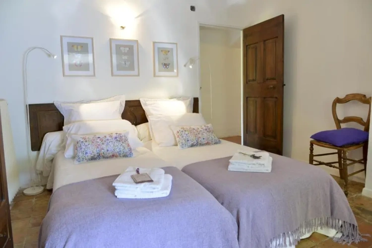 4 Bedrooms Cottage