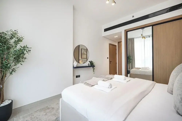 Binghatti Suites by Hostiva - City View