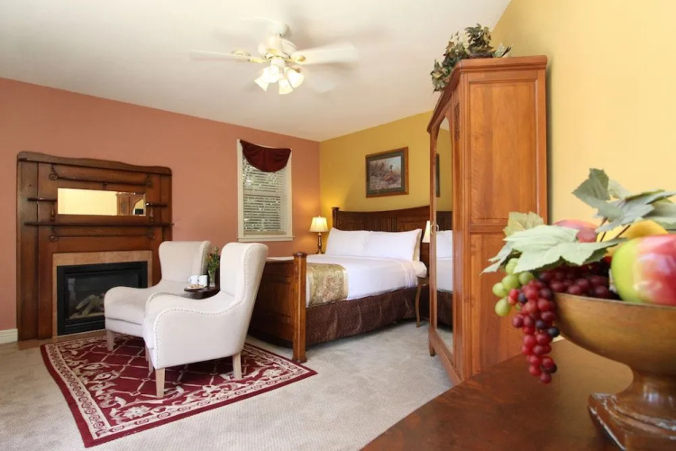 Hennessey House