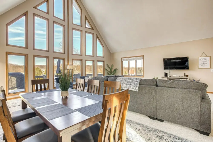 Apple Valley Home, Shared Golf Course On-site