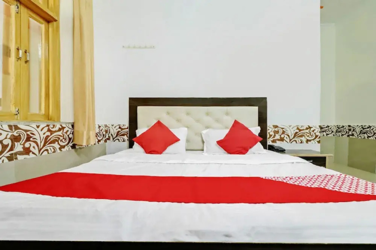 Shri Govind Dham by OYO Rooms