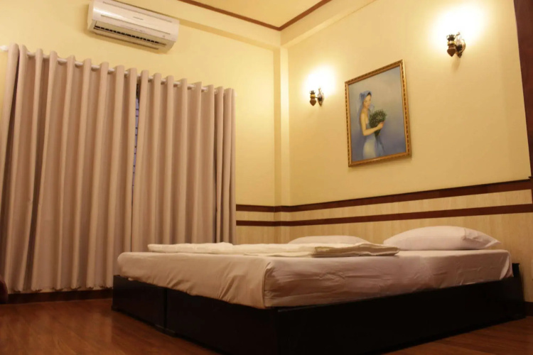 Bee Saigon Hotel