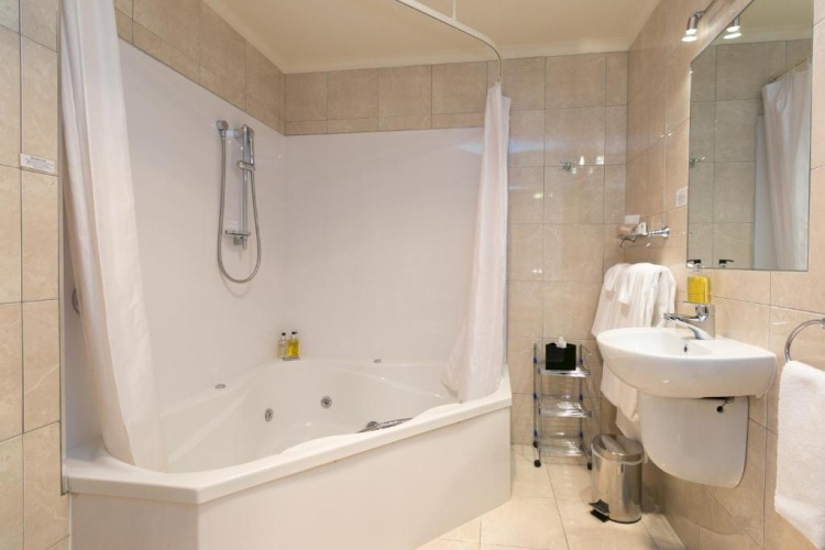 1 Bedroom Suite