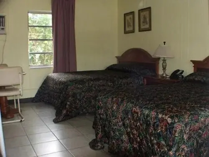 Ronny Dee Resort Motel
