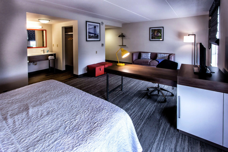 Hampton Inn & Suites Staten Island