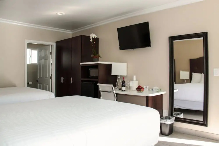 El Royale Hotel Near Universal Studios - Image 11