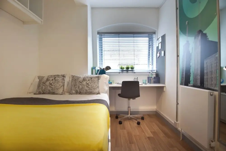 2 Bedrooms Apartment