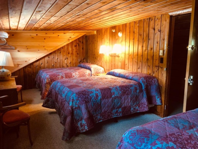 Standard Triple room
