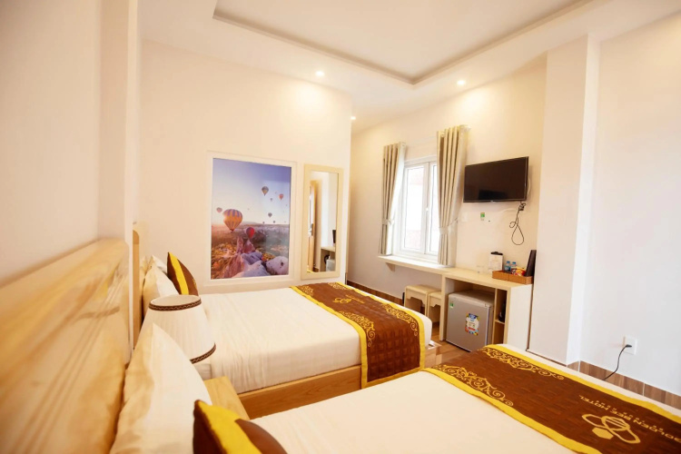 Golden Bee Hotel
