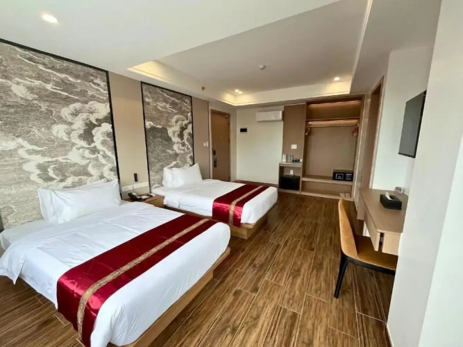 Deluxe Double room with city view