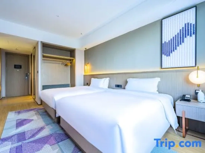 Standard Twin room with view