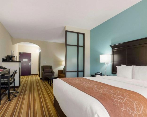 Comfort Suites Topeka Northwest
