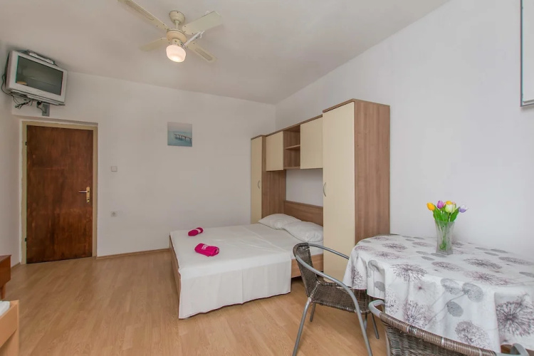 Apartments and Rooms Perica