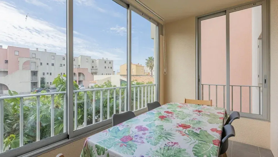 Bright & Breezy Retreat in Agde