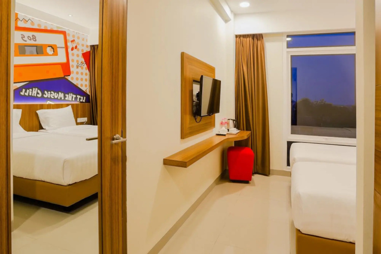 Front One Hotel Purwodadi