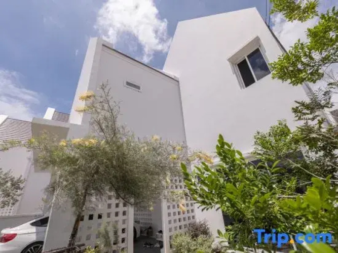 Private Courtyard Villa